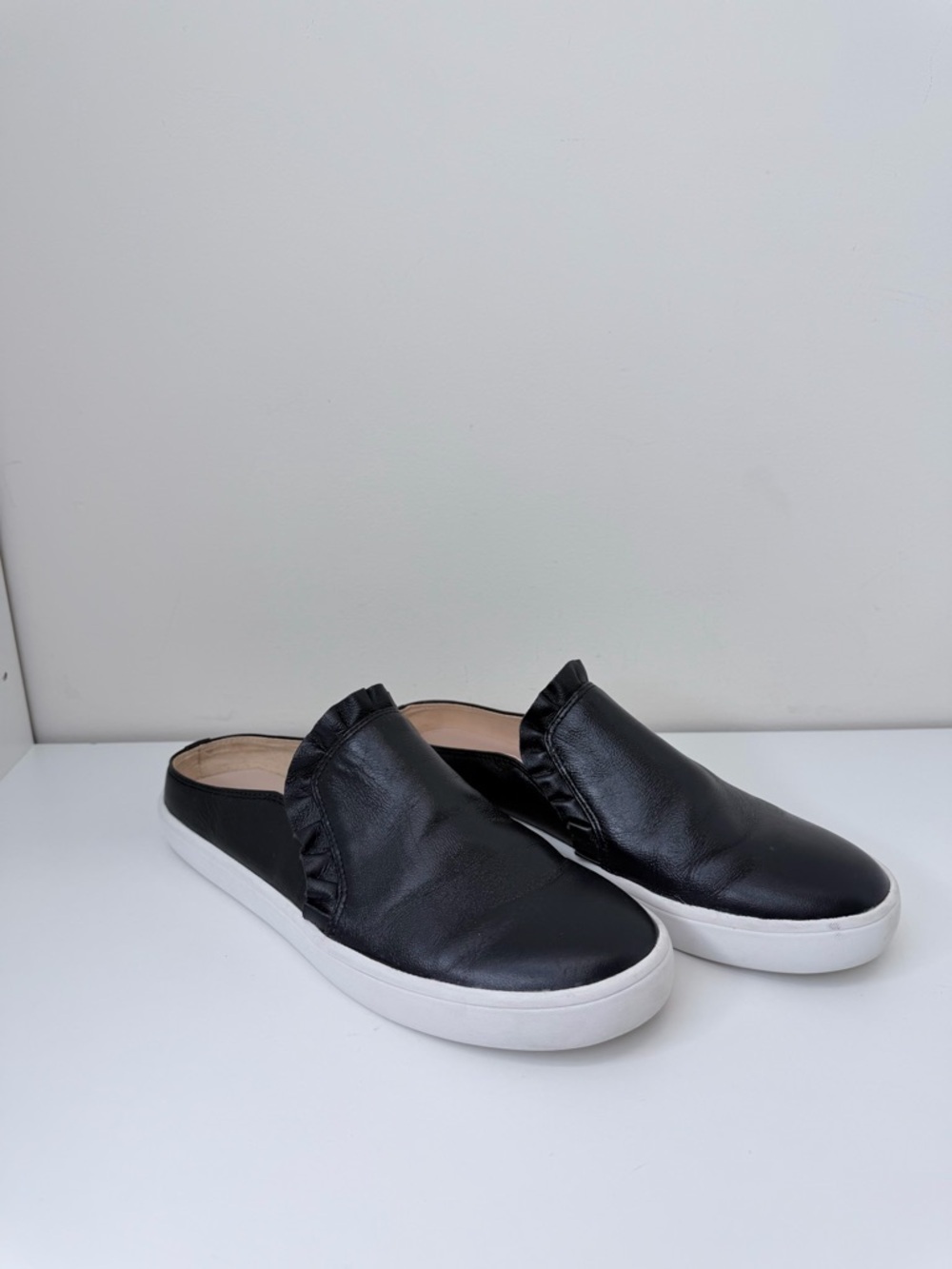 Kate Spade New York Luna Leather Scalloped Accent Mules Sneakers Feminine